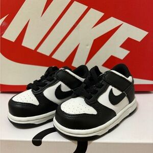 Panda Nike dunks size 4C